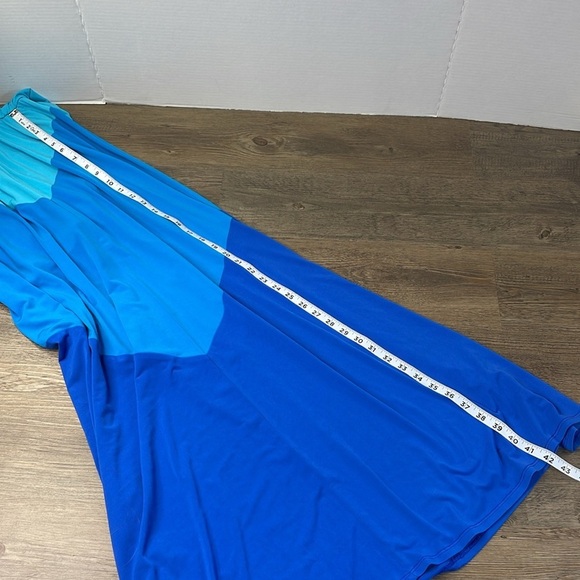 Vince Camuto Women’s Blue White Teal Colorblock Matte Jersey Maxi Dress, size 2 - Picture 12 of 12